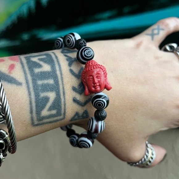 π΄β SALE ! red dot items are 2 for $25 . Bundle more than 3 and its $10 each π - Picture 8 of 9